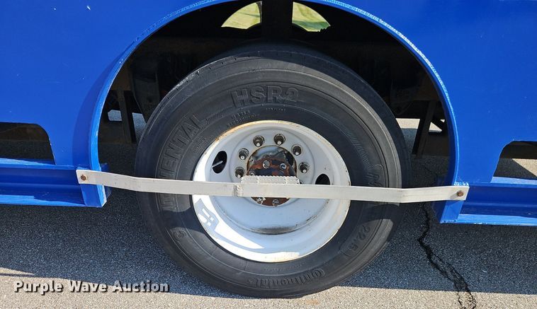 image for item EI8262 2004 Kenworth T300 delivery truck