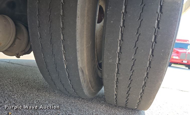 image for item EI8262 2004 Kenworth T300 delivery truck