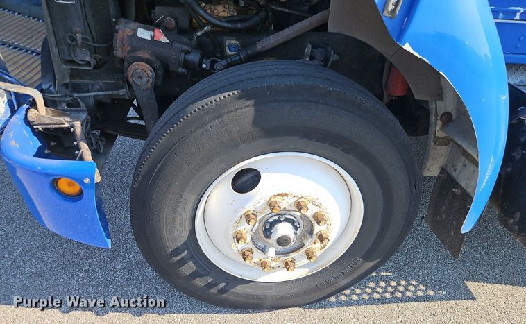 image for item EI8262 2004 Kenworth T300 delivery truck