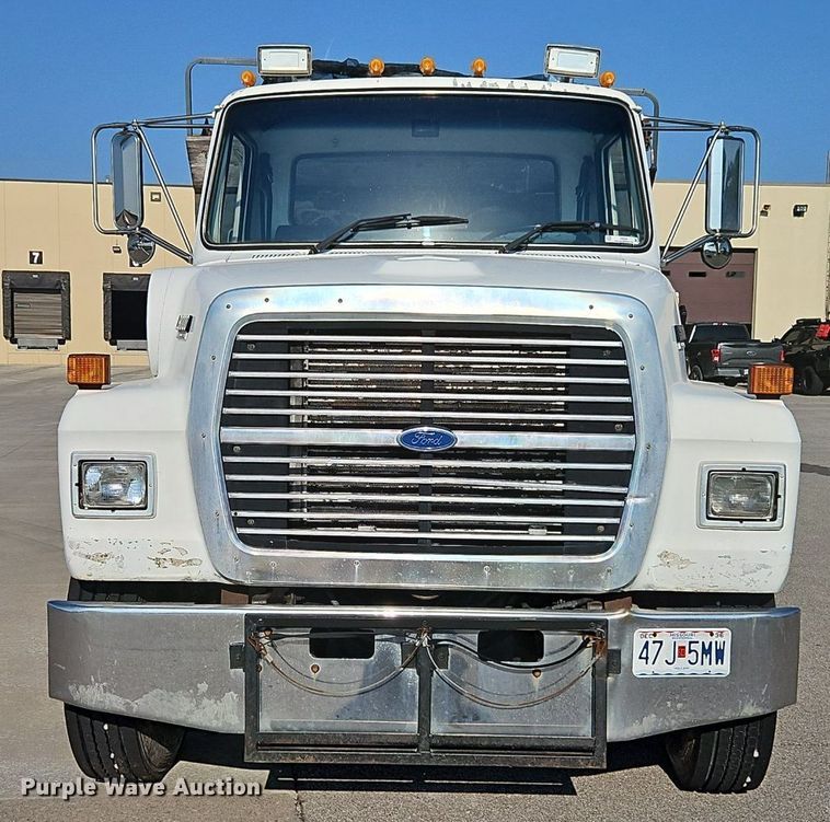 image for item EI8263 1995 Ford L8000 dump truck