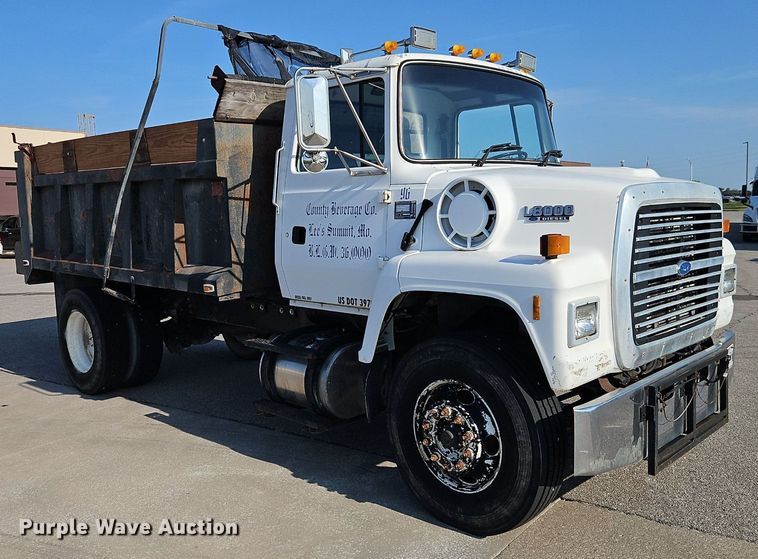 image for item EI8263 1995 Ford L8000 dump truck