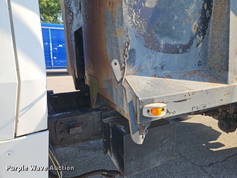 image for item EI8263 1995 Ford L8000 dump truck