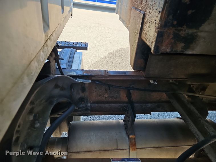 image for item EI8263 1995 Ford L8000 dump truck