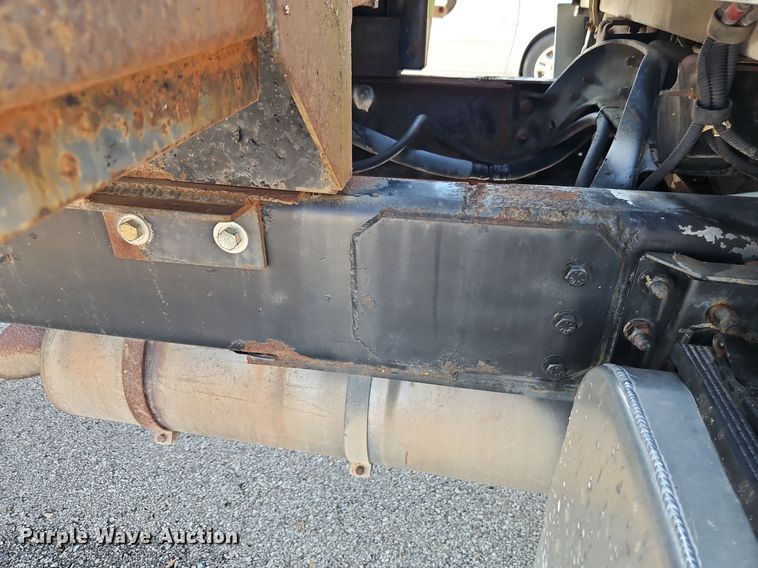 image for item EI8263 1995 Ford L8000 dump truck