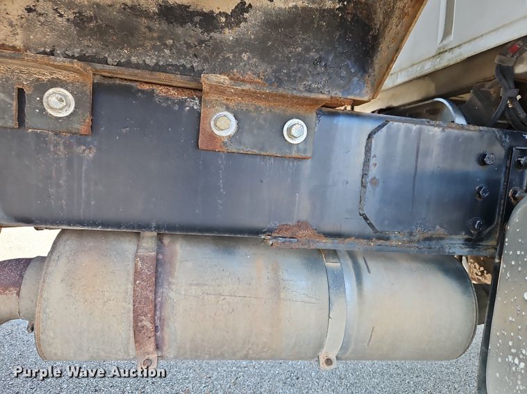 image for item EI8263 1995 Ford L8000 dump truck