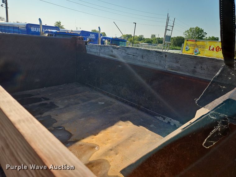 image for item EI8263 1995 Ford L8000 dump truck