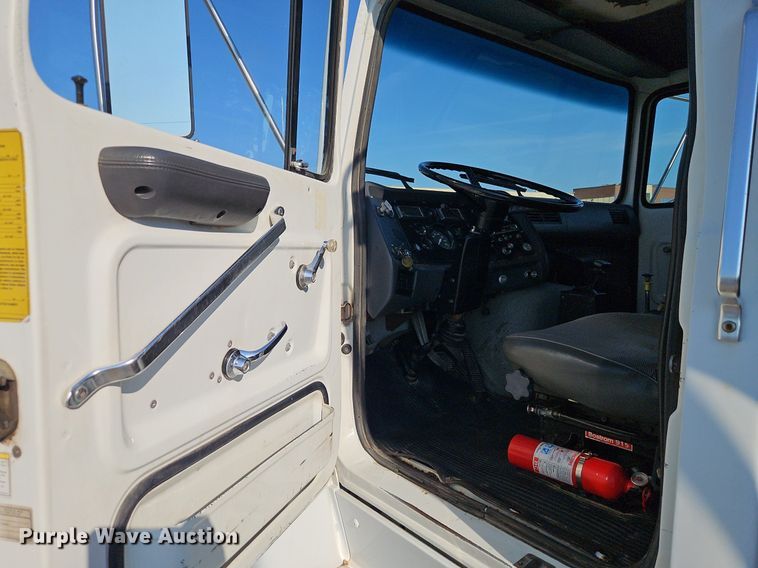 image for item EI8263 1995 Ford L8000 dump truck