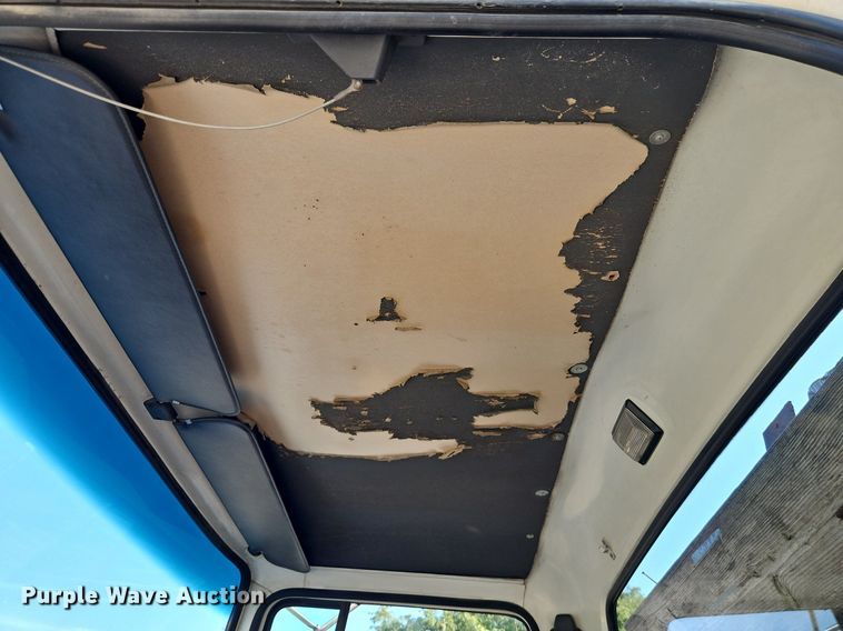 image for item EI8263 1995 Ford L8000 dump truck