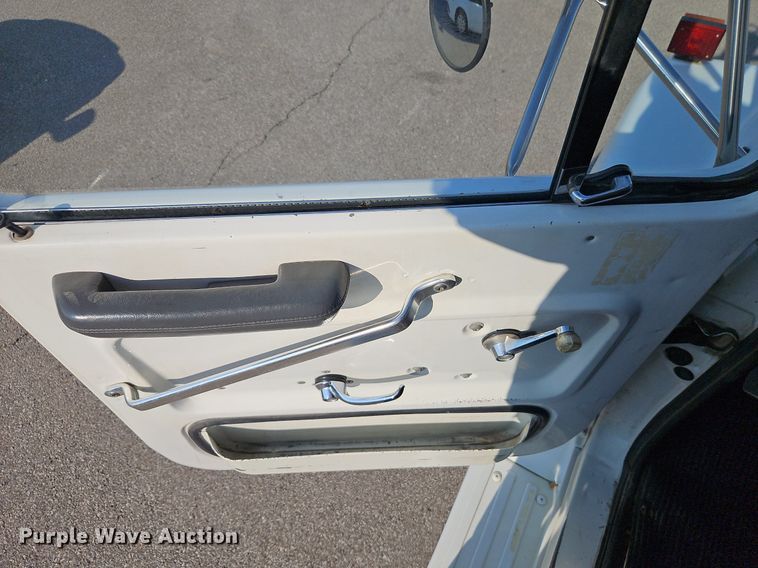 image for item EI8263 1995 Ford L8000 dump truck