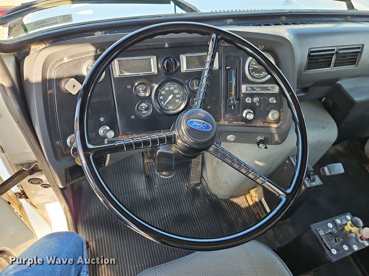 image for item EI8263 1995 Ford L8000 dump truck