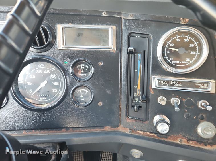 image for item EI8263 1995 Ford L8000 dump truck