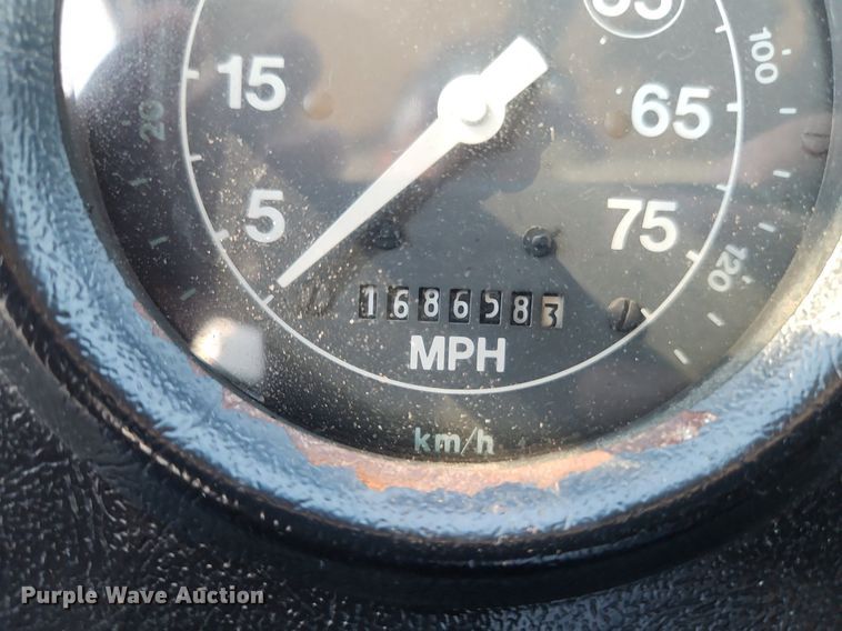 image for item EI8263 1995 Ford L8000 dump truck