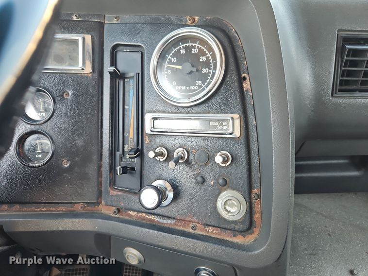 image for item EI8263 1995 Ford L8000 dump truck