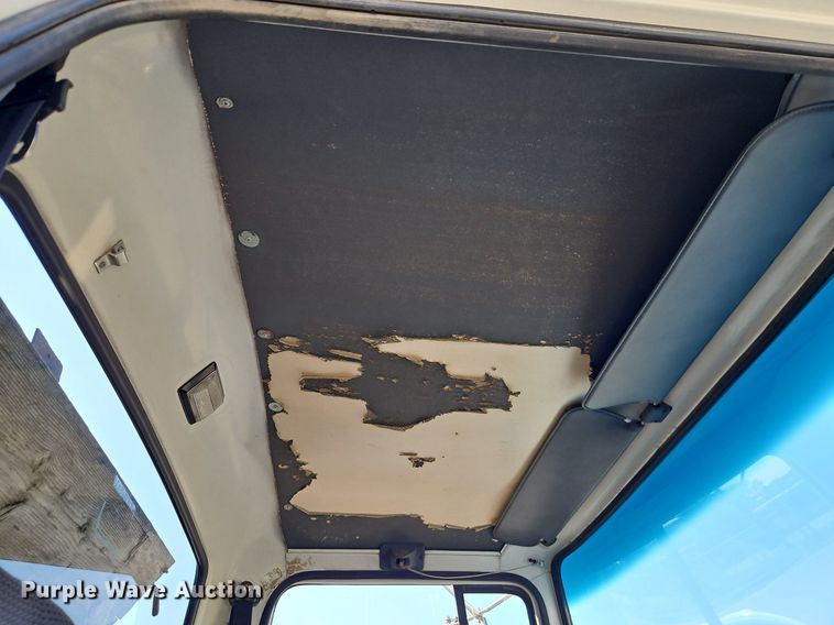 image for item EI8263 1995 Ford L8000 dump truck