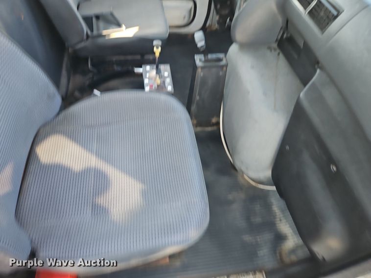 image for item EI8263 1995 Ford L8000 dump truck