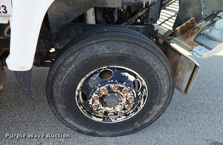 image for item EI8263 1995 Ford L8000 dump truck