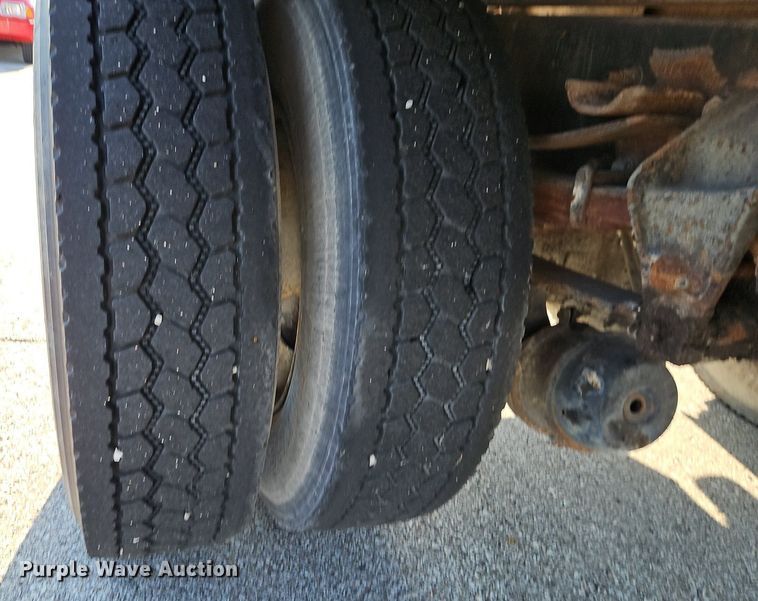 image for item EI8263 1995 Ford L8000 dump truck