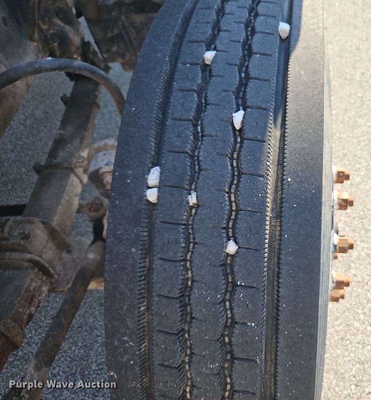 image for item EI8263 1995 Ford L8000 dump truck