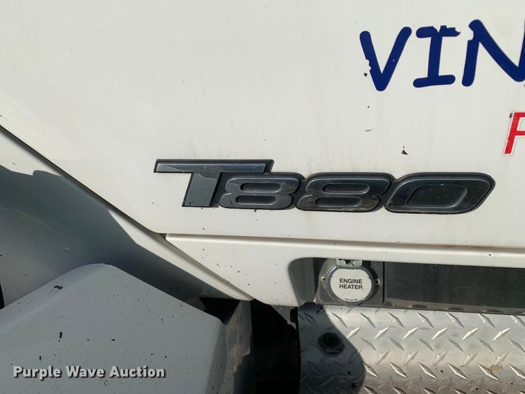 image for item EJ2864 2016 Kenworth  T880 semi truck