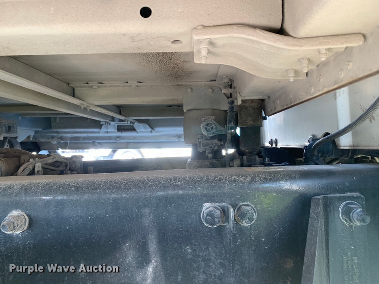 image for item EJ2864 2016 Kenworth  T880 semi truck