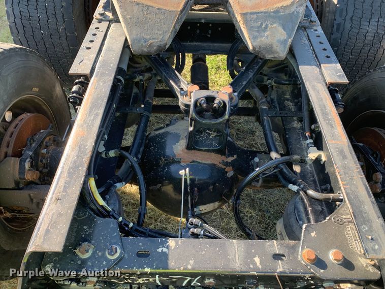 image for item EJ2864 2016 Kenworth  T880 semi truck