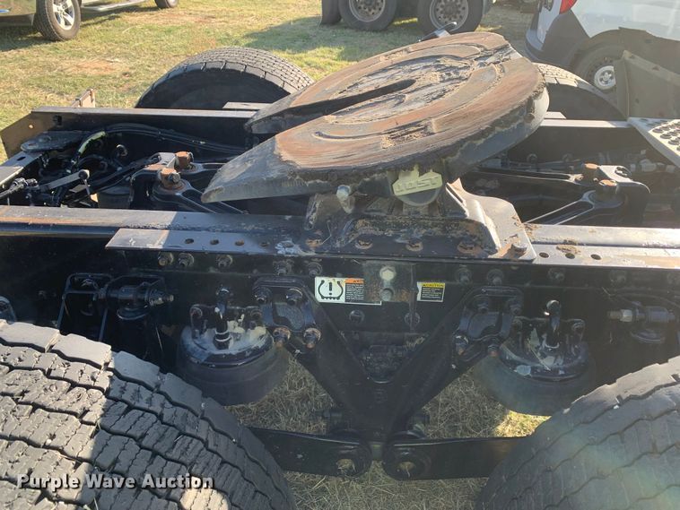 image for item EJ2864 2016 Kenworth  T880 semi truck