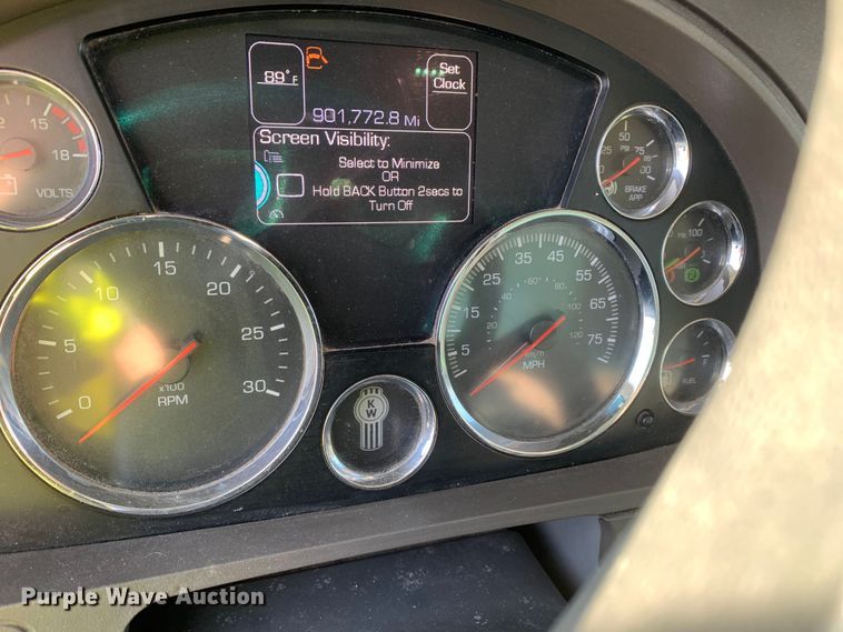 image for item EJ2864 2016 Kenworth  T880 semi truck