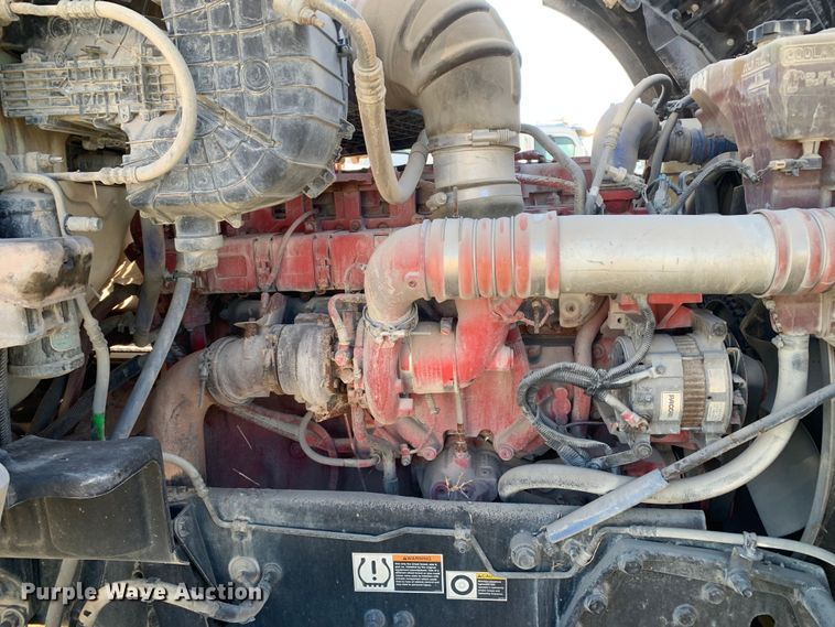 image for item EJ2864 2016 Kenworth  T880 semi truck