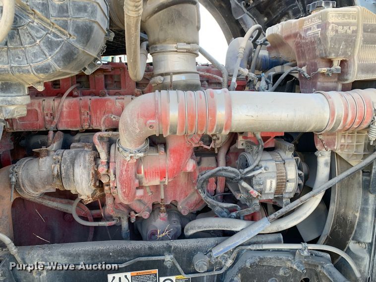 image for item EJ2864 2016 Kenworth  T880 semi truck