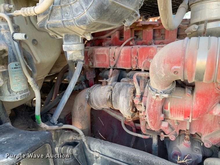 image for item EJ2864 2016 Kenworth  T880 semi truck