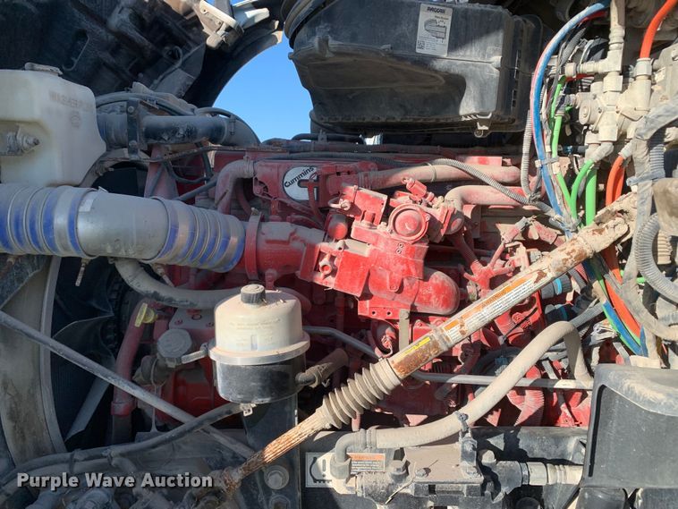 image for item EJ2864 2016 Kenworth  T880 semi truck