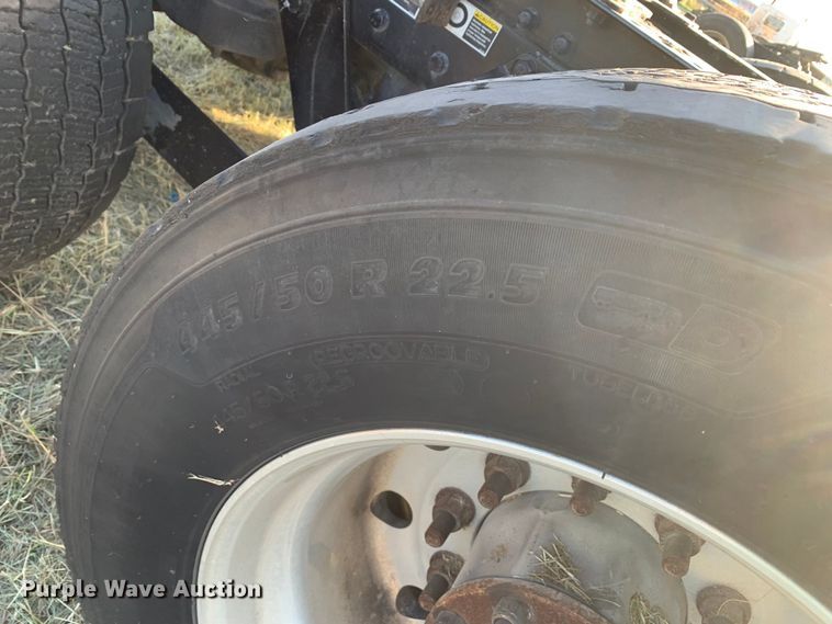 image for item EJ2864 2016 Kenworth  T880 semi truck