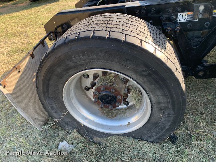 image for item EJ2864 2016 Kenworth  T880 semi truck