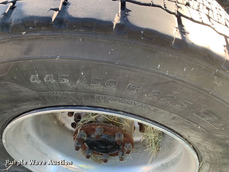 image for item EJ2864 2016 Kenworth  T880 semi truck