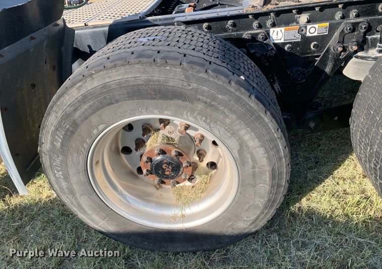 image for item EJ2864 2016 Kenworth  T880 semi truck