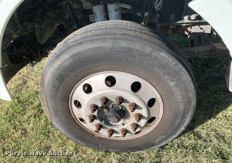 image for item EJ2864 2016 Kenworth  T880 semi truck