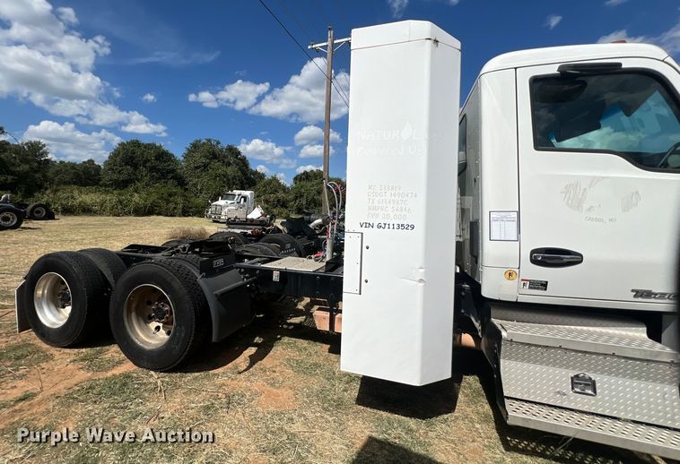 image for item EJ2865 2016 Kenworth  T680 semi truck