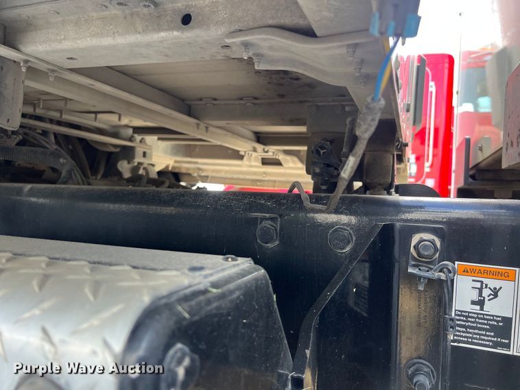 image for item EJ2865 2016 Kenworth  T680 semi truck