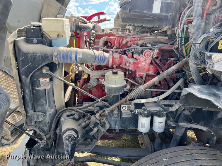 image for item EJ2865 2016 Kenworth  T680 semi truck