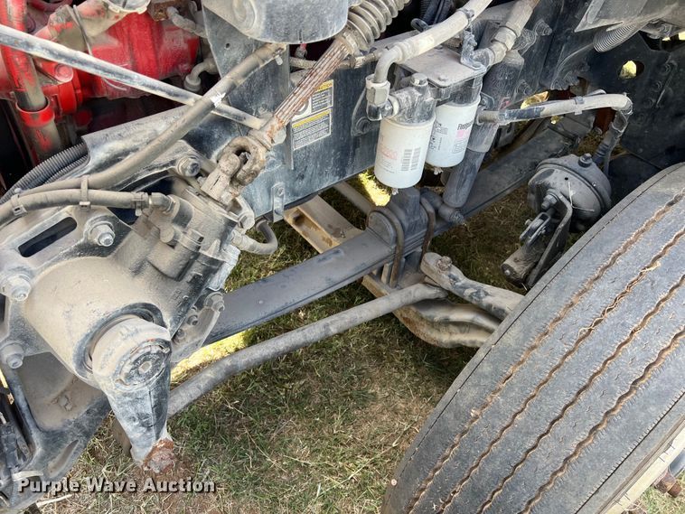 image for item EJ2865 2016 Kenworth  T680 semi truck