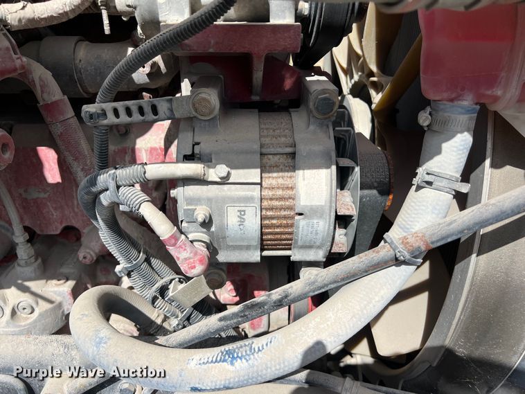 image for item EJ2865 2016 Kenworth  T680 semi truck