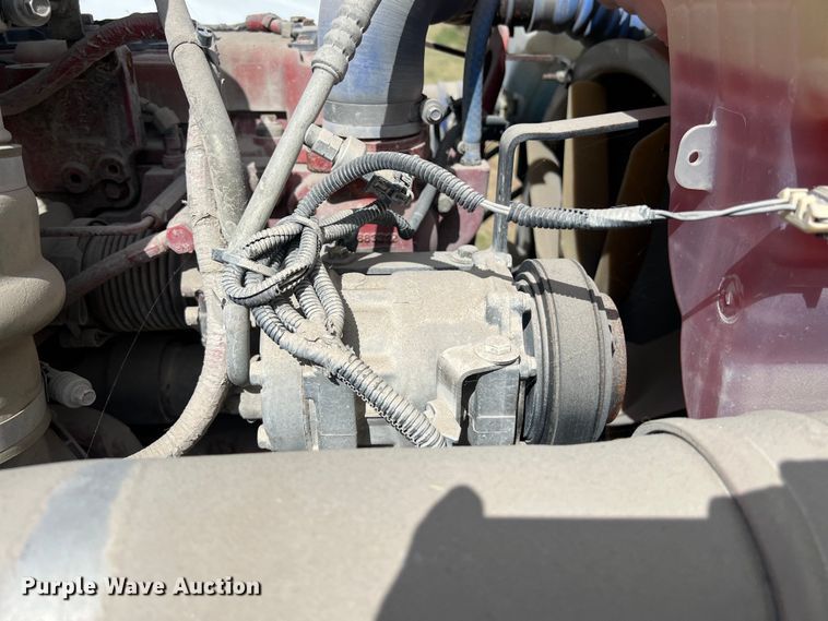 image for item EJ2865 2016 Kenworth  T680 semi truck