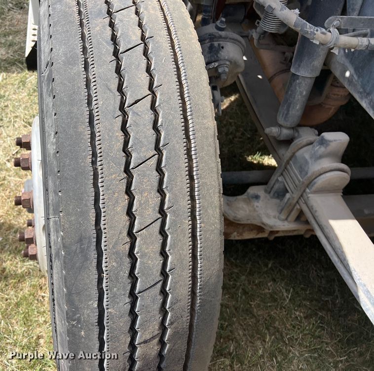 image for item EJ2865 2016 Kenworth  T680 semi truck