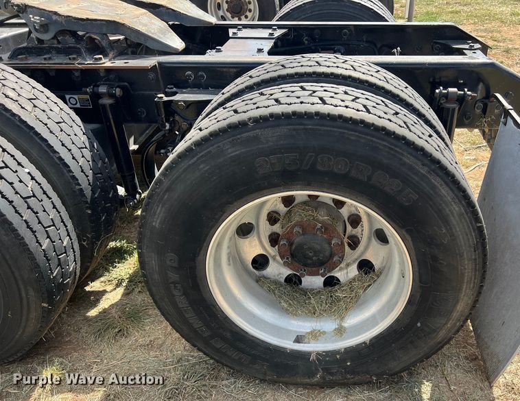 image for item EJ2865 2016 Kenworth  T680 semi truck