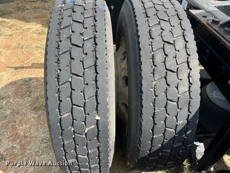 image for item EJ2865 2016 Kenworth  T680 semi truck