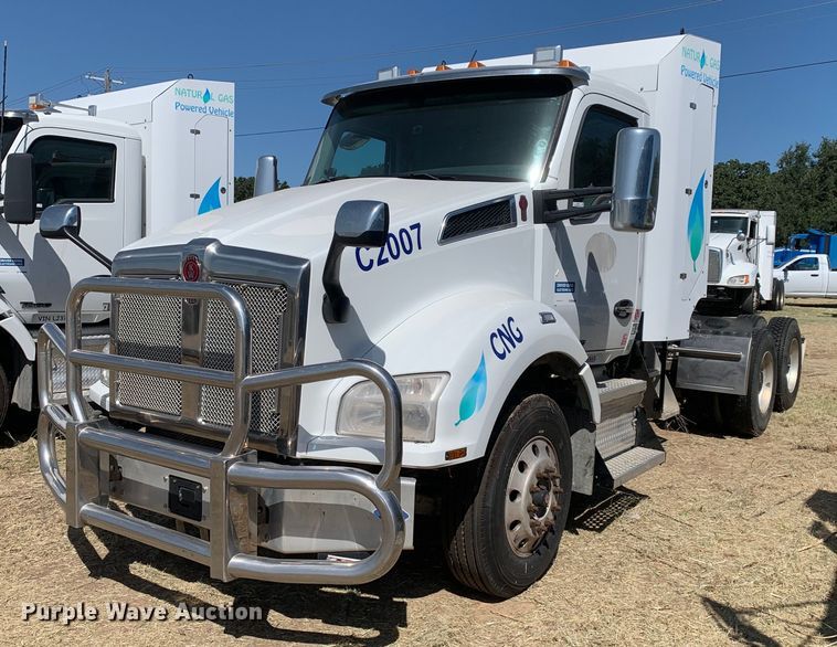image for item EJ2866 2020 Kenworth T880 semi truck