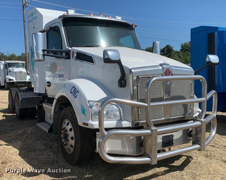 image for item EJ2866 2020 Kenworth T880 semi truck