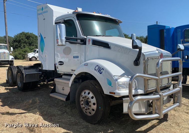 image for item EJ2866 2020 Kenworth T880 semi truck