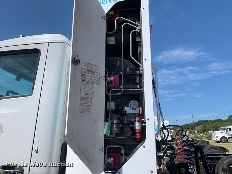 image for item EJ2866 2020 Kenworth T880 semi truck