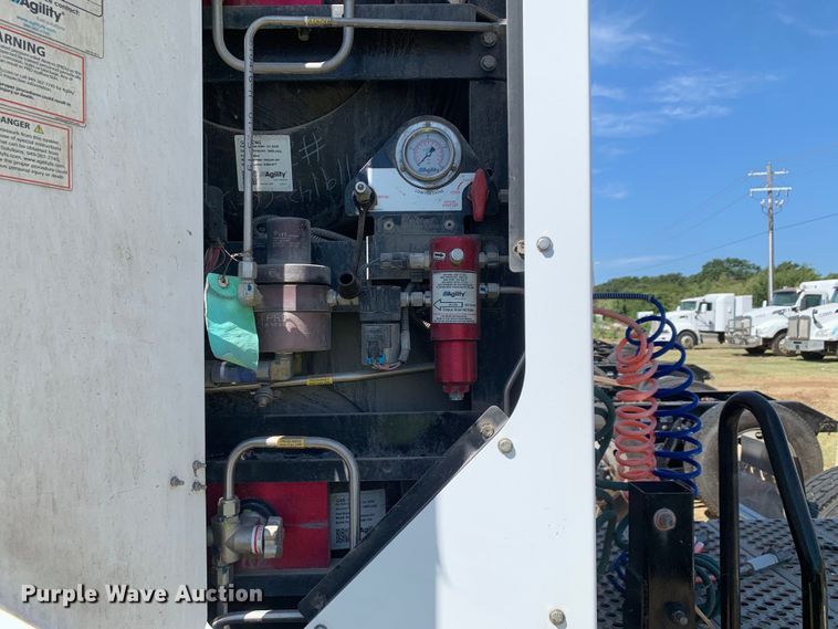 image for item EJ2866 2020 Kenworth T880 semi truck